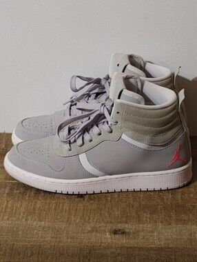 Nike Jordan Heritage GG 'Wolf Grey-Hyper Pink' Kid's Size 6Y / Women’s 7.5
